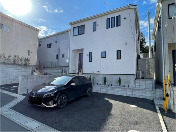 �@���ԂQ��\�B�Ԓʂ�̏��Ȃ��O�ʓ��H�̂��߁A�������������ň��S���Ē��Ԃł��܂��B